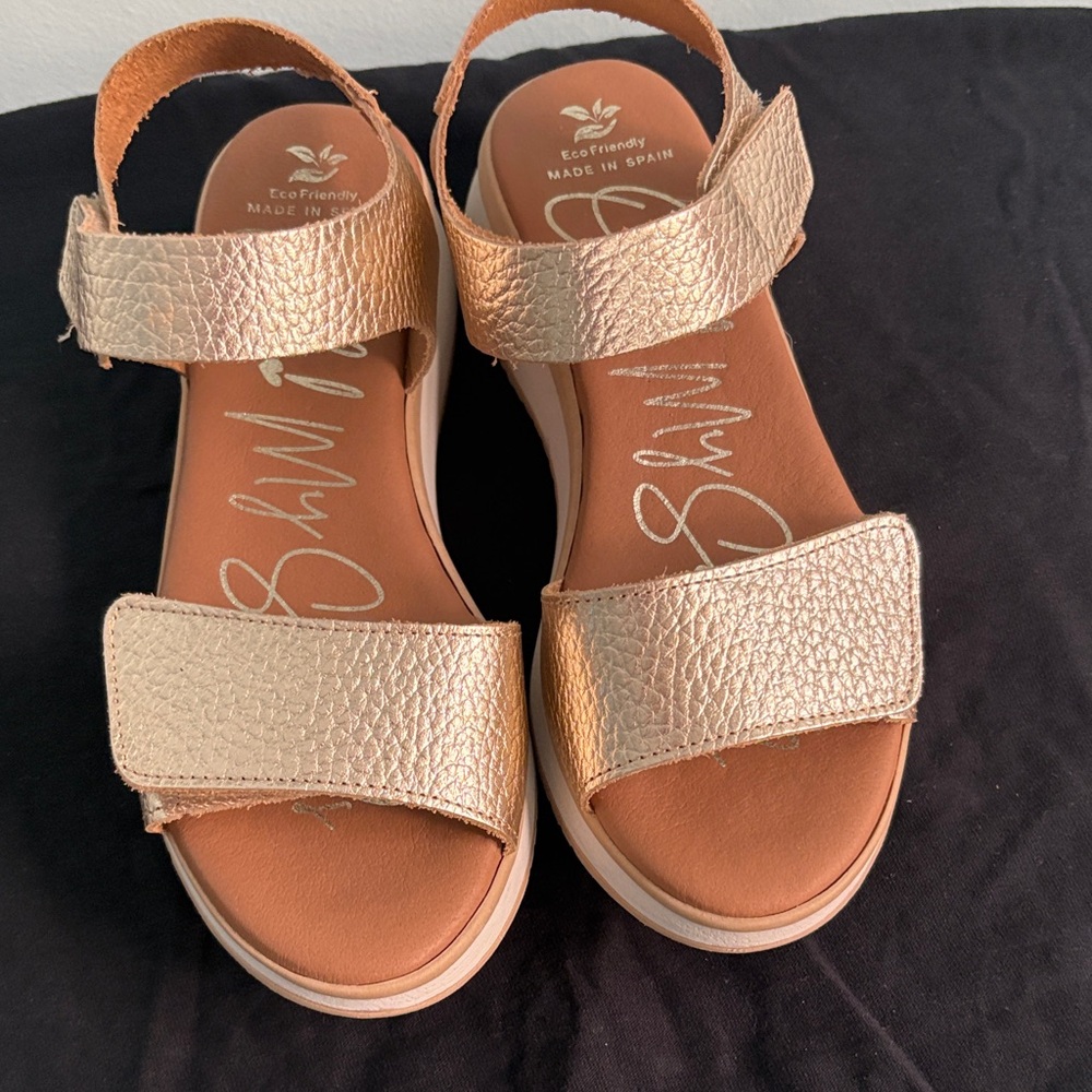 Stylish Women's Gold Sandals